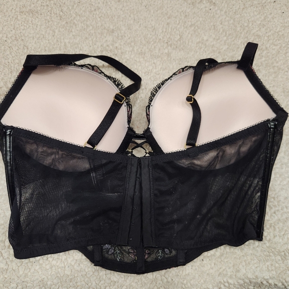 Victoria's secret very sexy push up floral embroidered  top size 36C NWOT - Picture 2 of 3